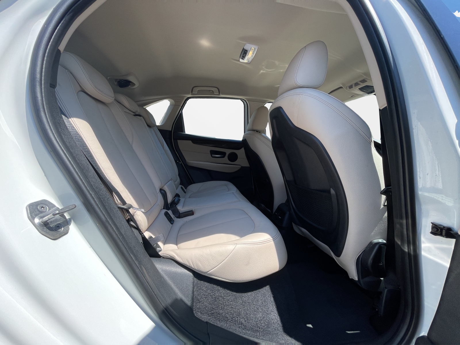 BMW 225xe Active Tourer-image-16