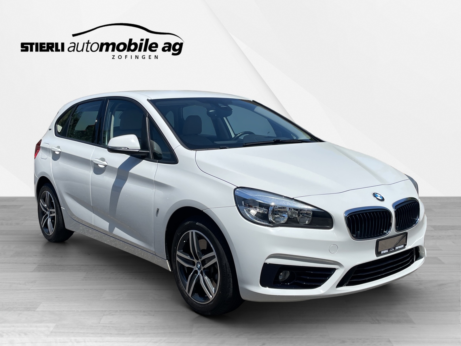 BMW 225xe Active Tourer-image-2
