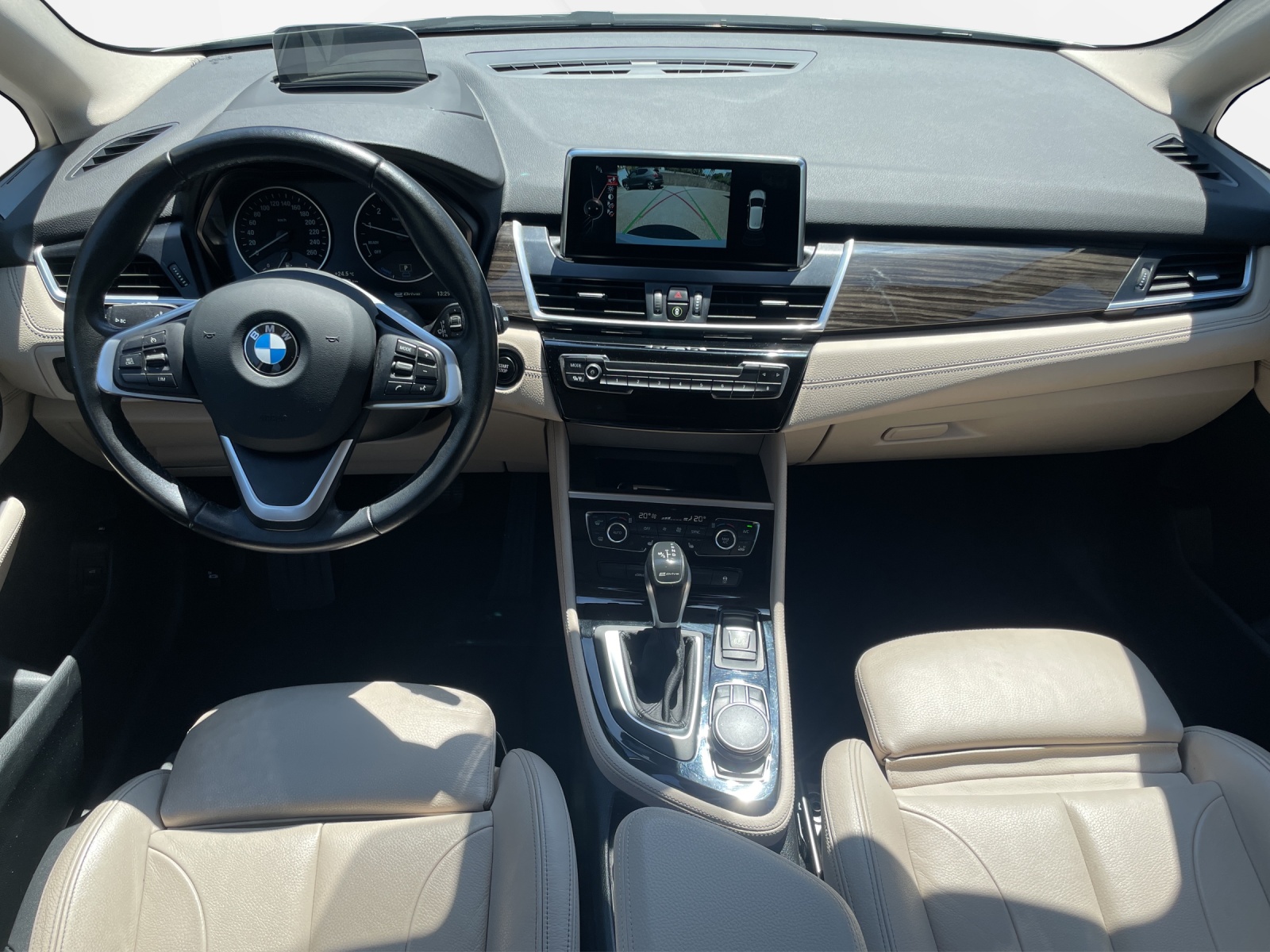 BMW 225xe Active Tourer-image-10
