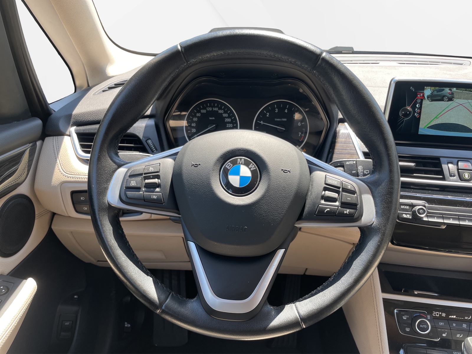 BMW 225xe Active Tourer-image-11