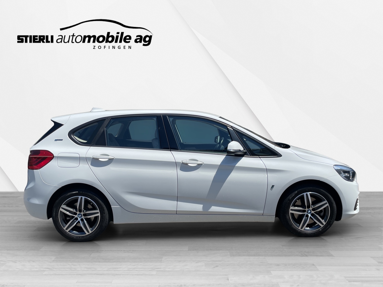 BMW 225xe Active Tourer-image-3