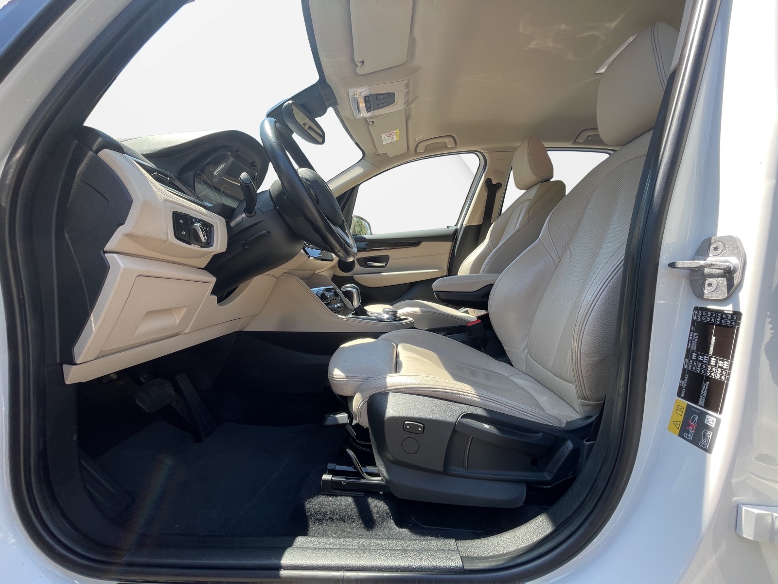 BMW 225xe Active Tourer-image-9