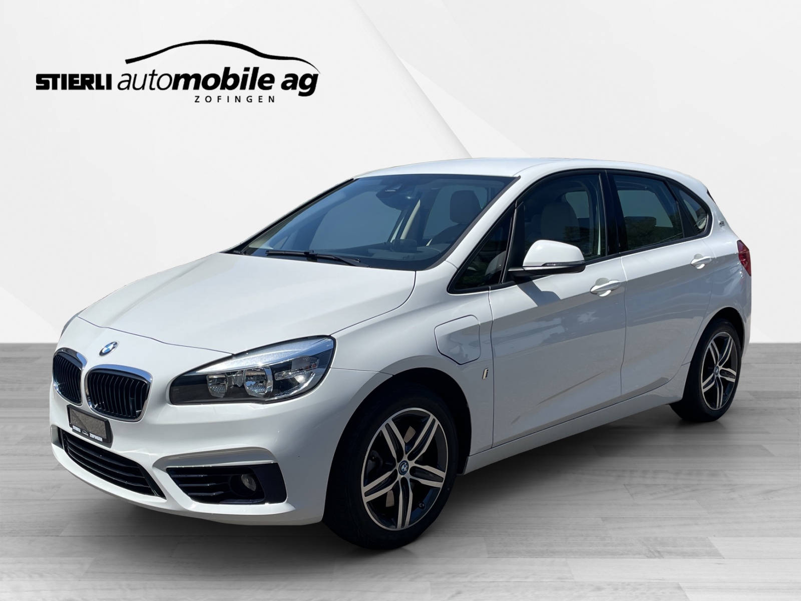 BMW 225xe Active Tourer-image-0