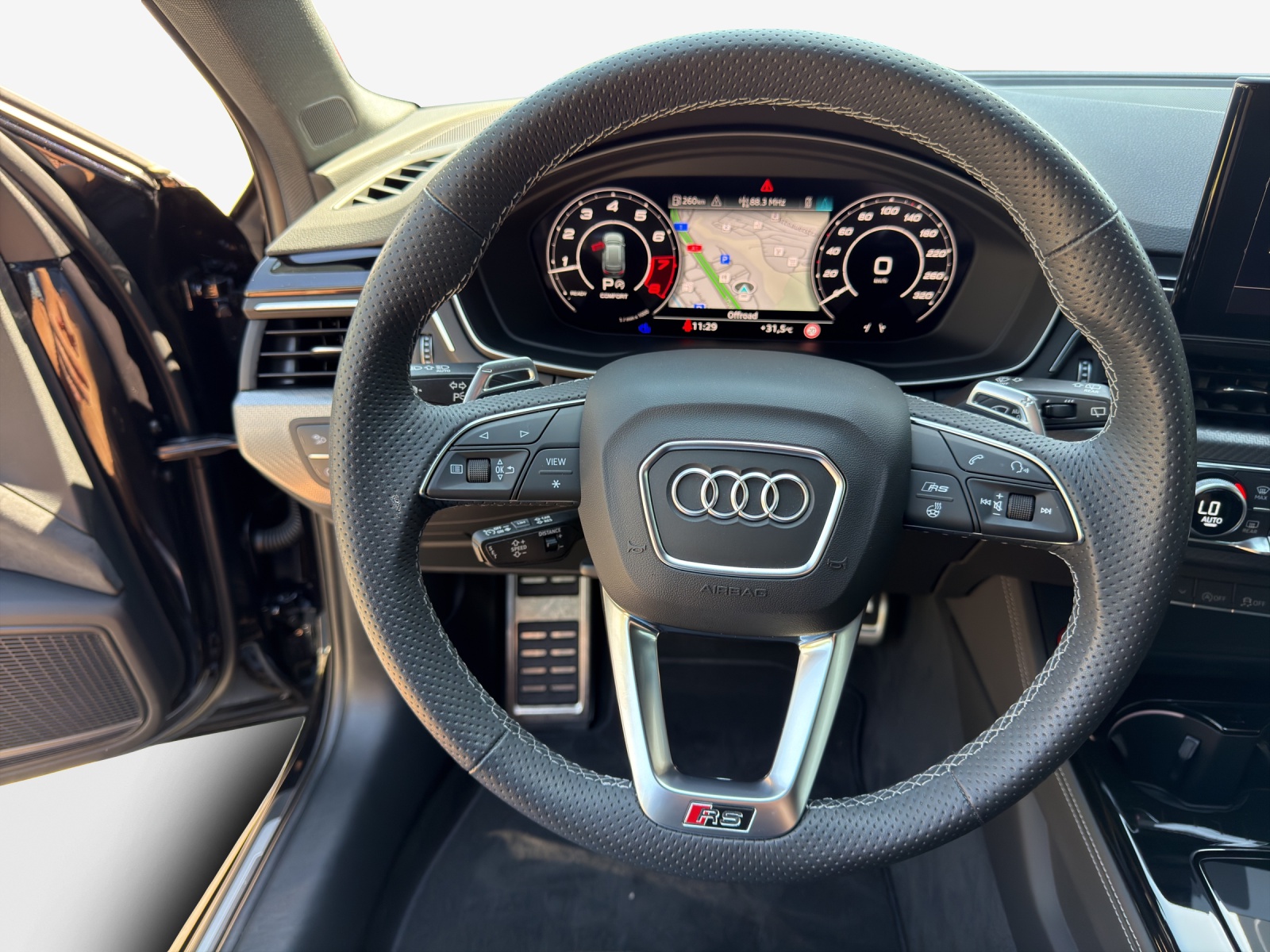 AUDI RS4 Avant quattro tiptronic-image-9