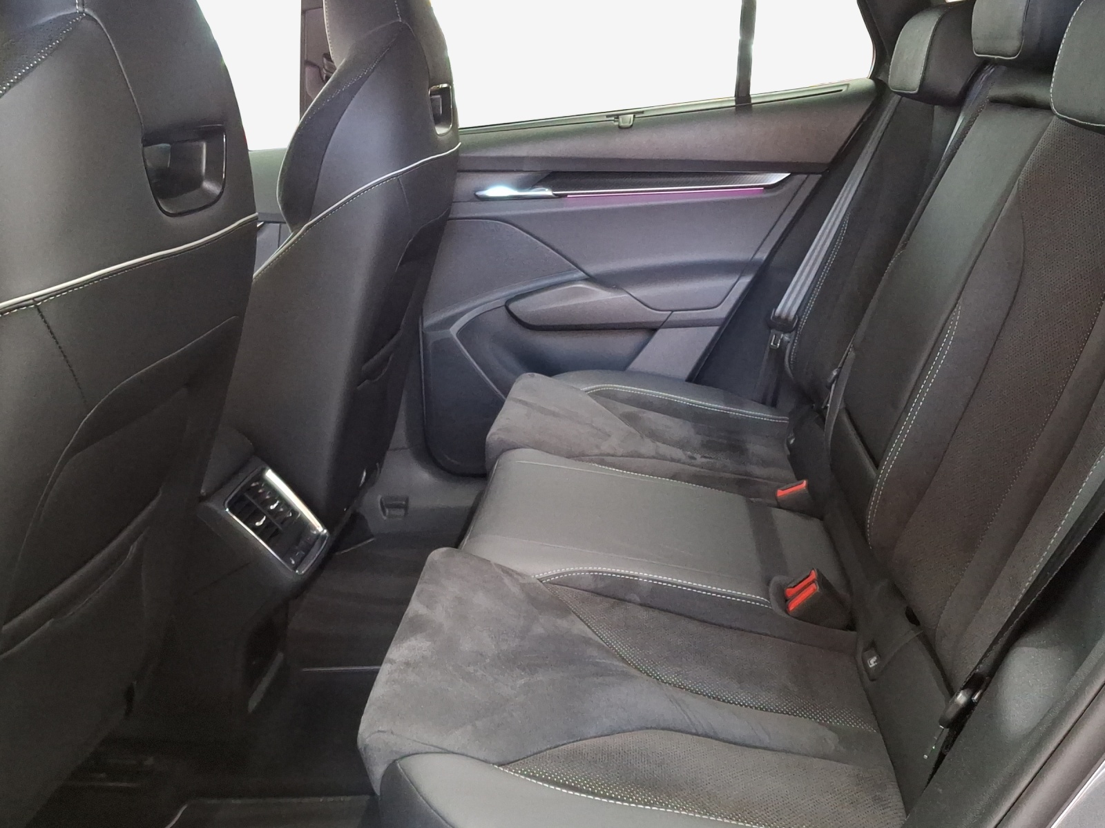 SKODA Enyaq iV 80x SportLine-image-12