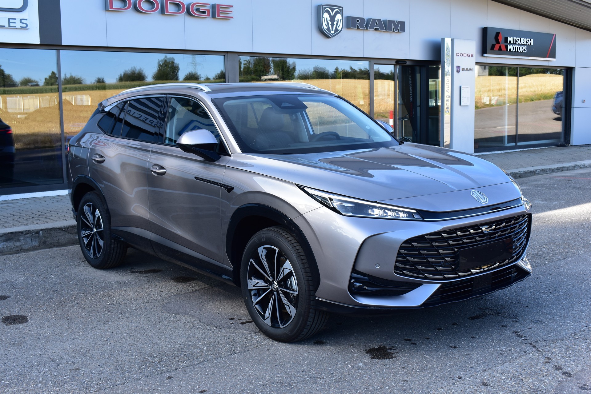 MG HS 1.5 Hybrid+ Luxury-image-1
