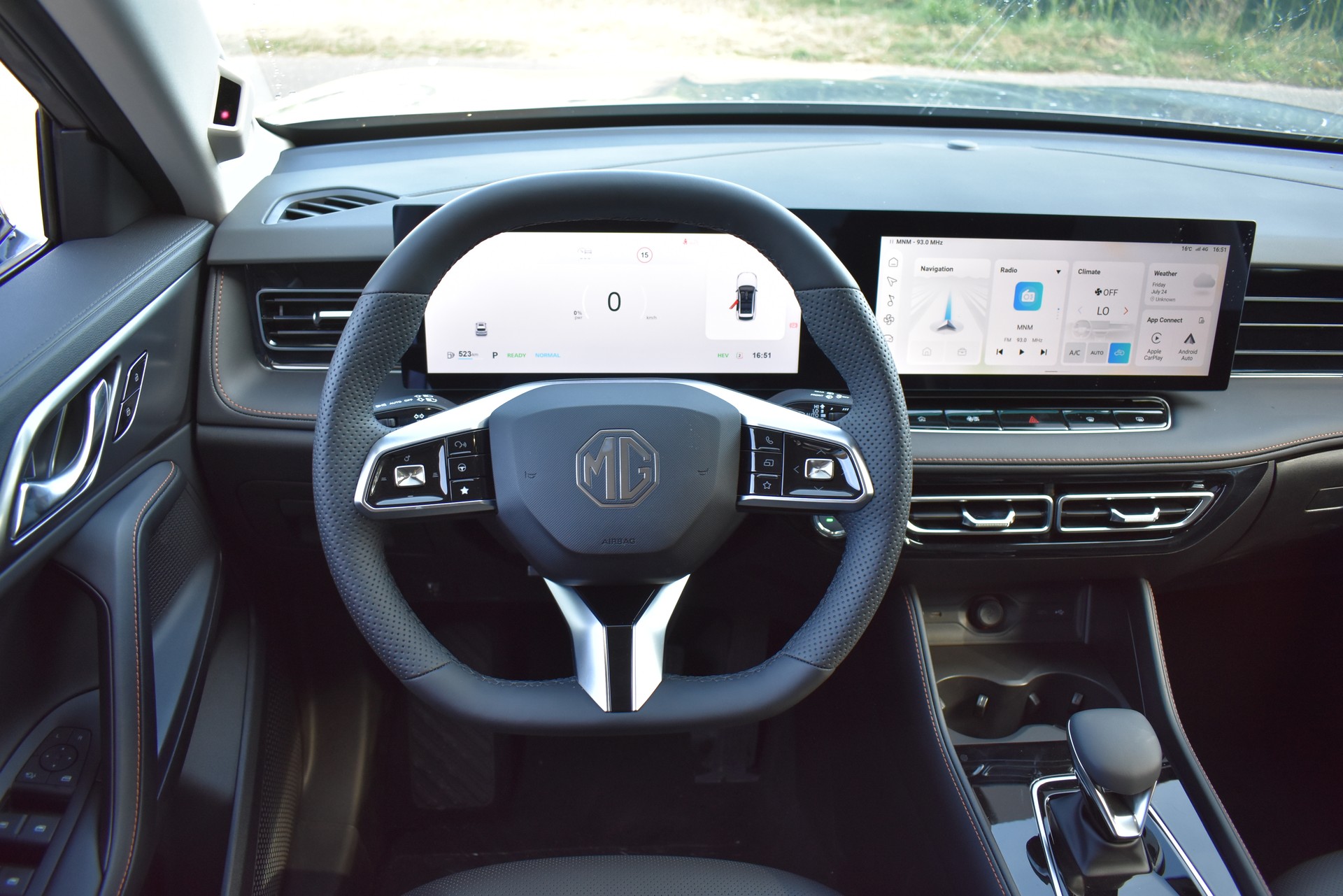 MG HS 1.5 Hybrid+ Luxury-image-9