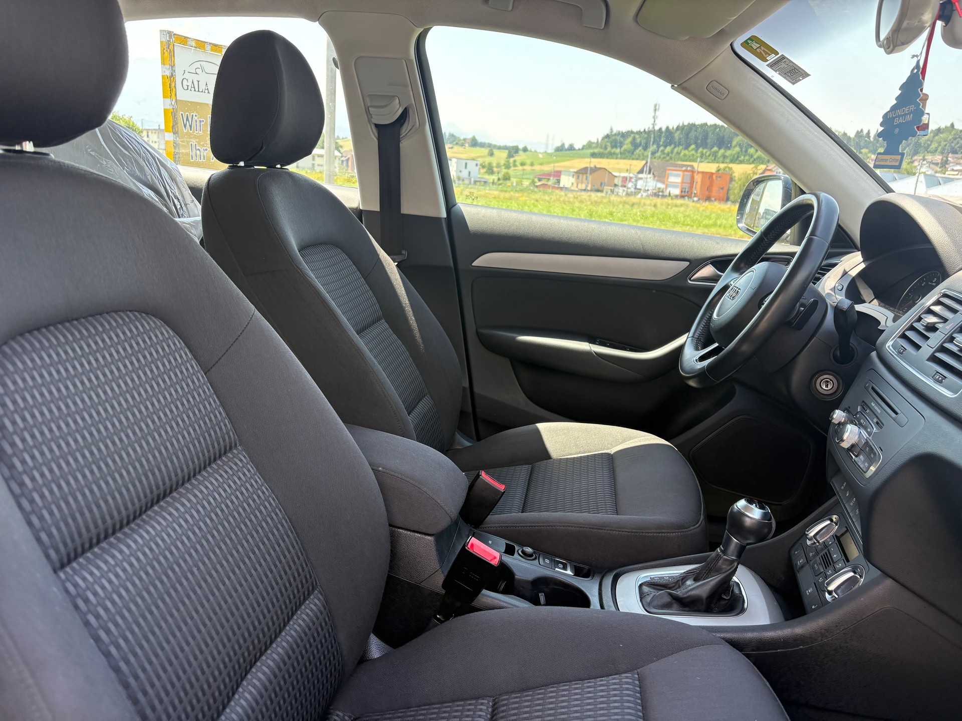 AUDI Q3 2.0 TDI quattro S-tronic-image-11