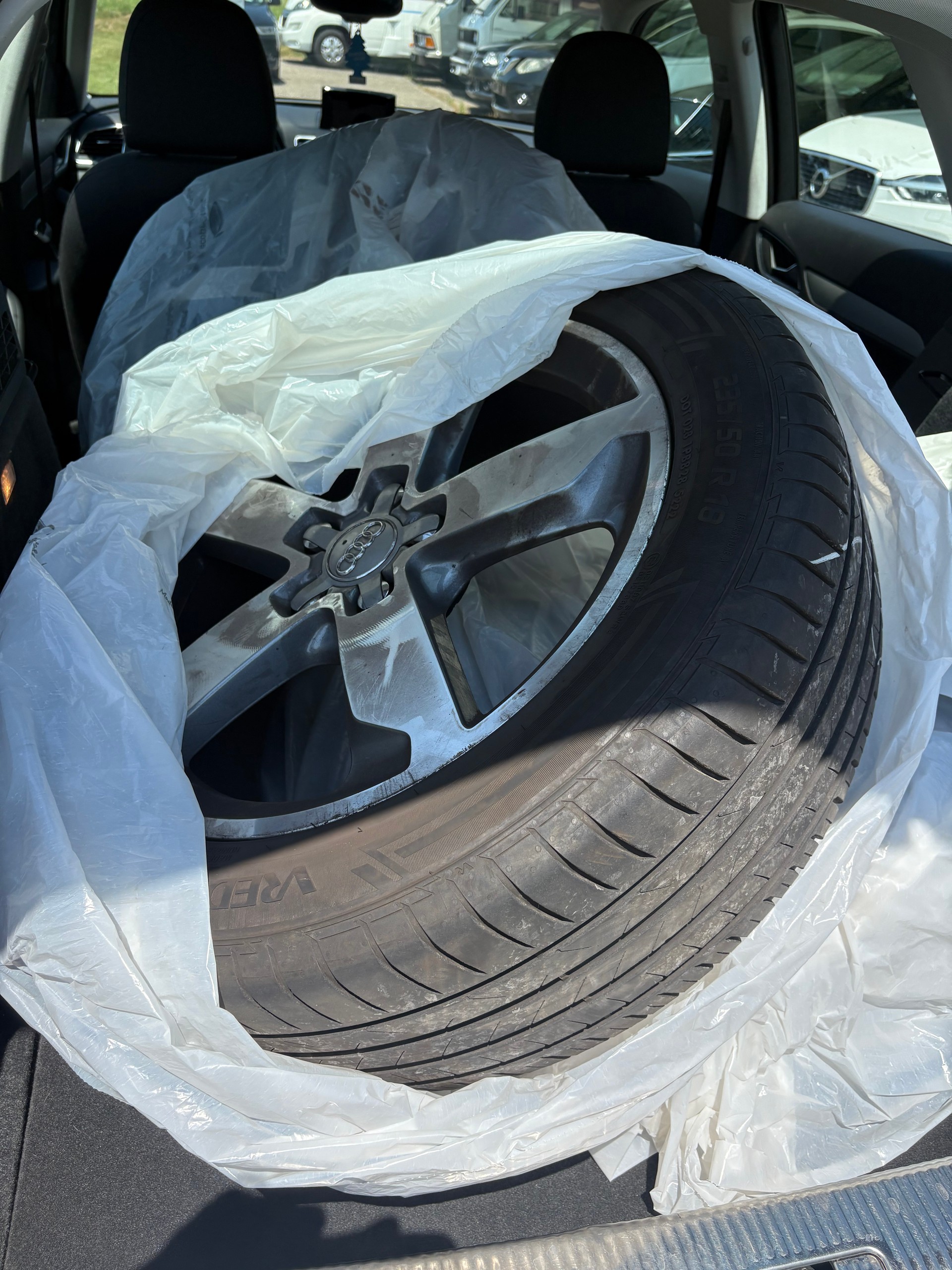 AUDI Q3 2.0 TDI quattro S-tronic-image-8