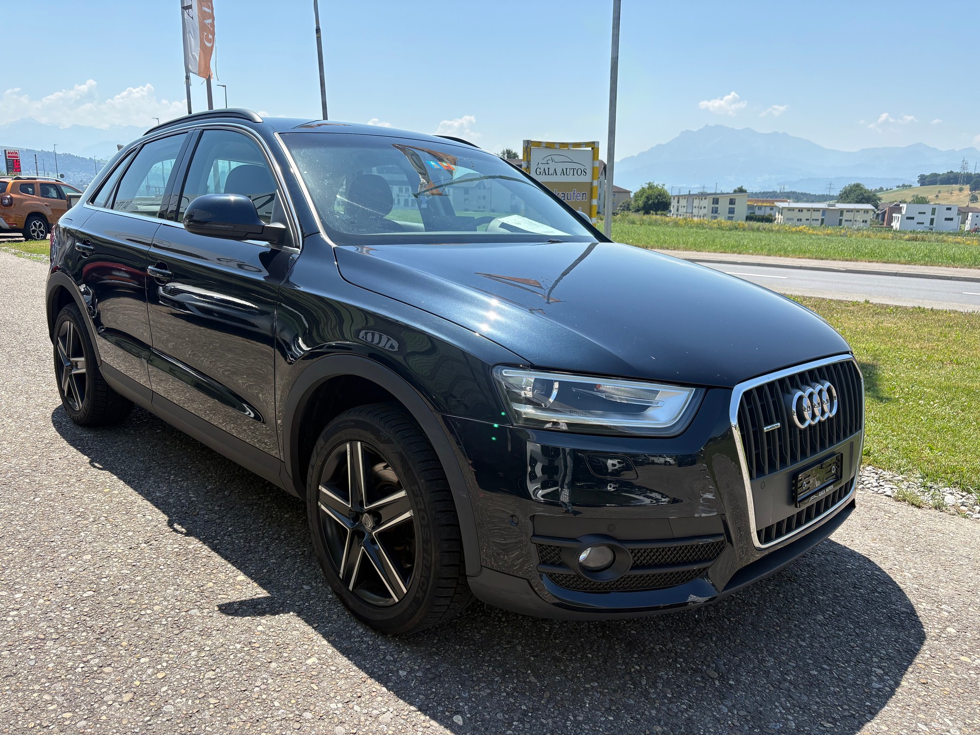 AUDI Q3 2.0 TDI quattro S-tronic-image-2