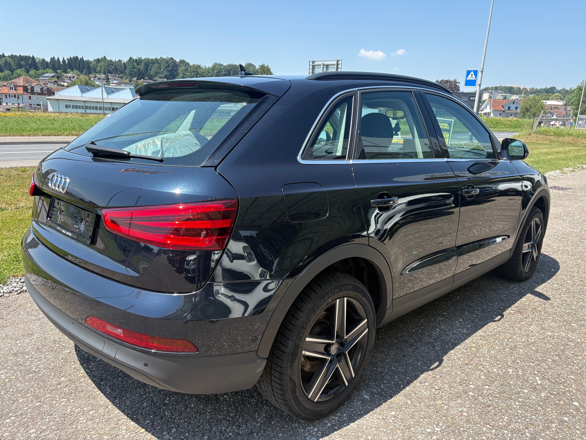 AUDI Q3 2.0 TDI quattro S-tronic-image-3