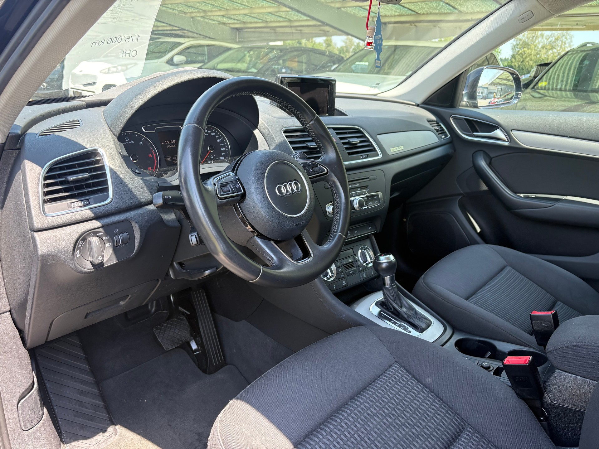 AUDI Q3 2.0 TDI quattro S-tronic-image-6
