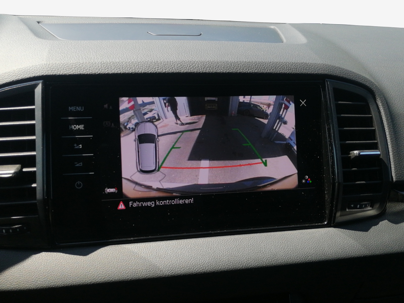 SKODA Karoq 2.0 TSI SportLine 4x4 DSG-image-14