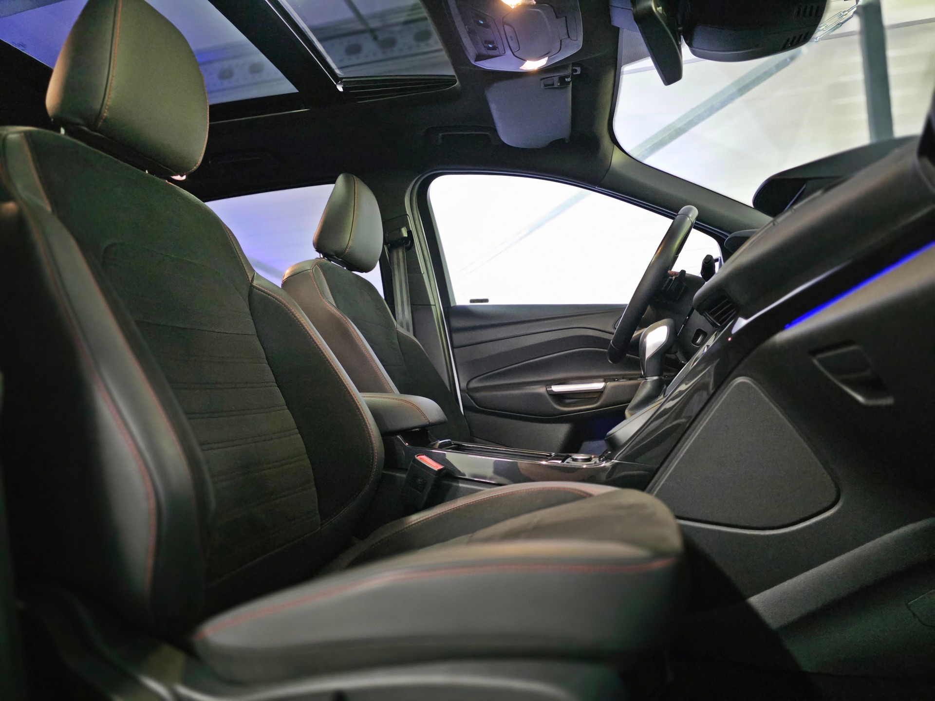 FORD Kuga 2.0 TDCi ST Line High 4WD PowerShift-image-17