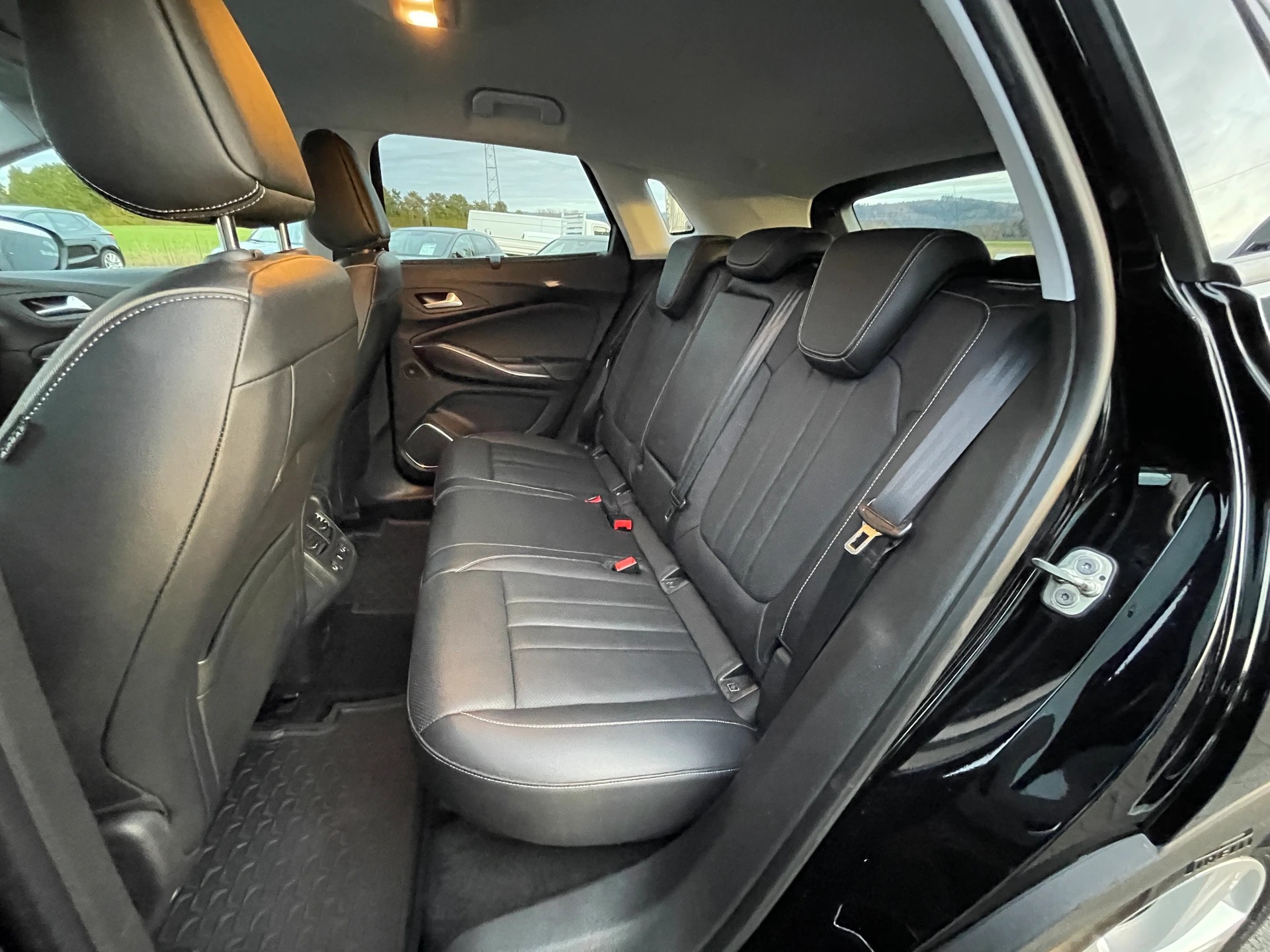 OPEL Grandland X 1.6CDTi Ultimate Automatik-image-12