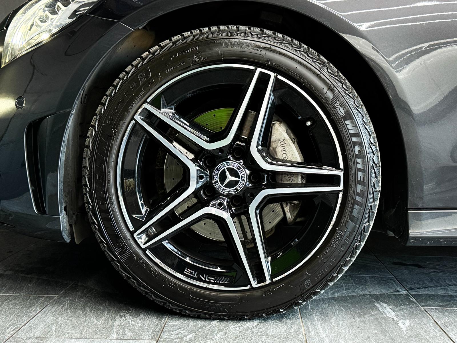 MERCEDES-BENZ C 200 Coupé 4Matic AMG Line 9G-Tronic-image-19