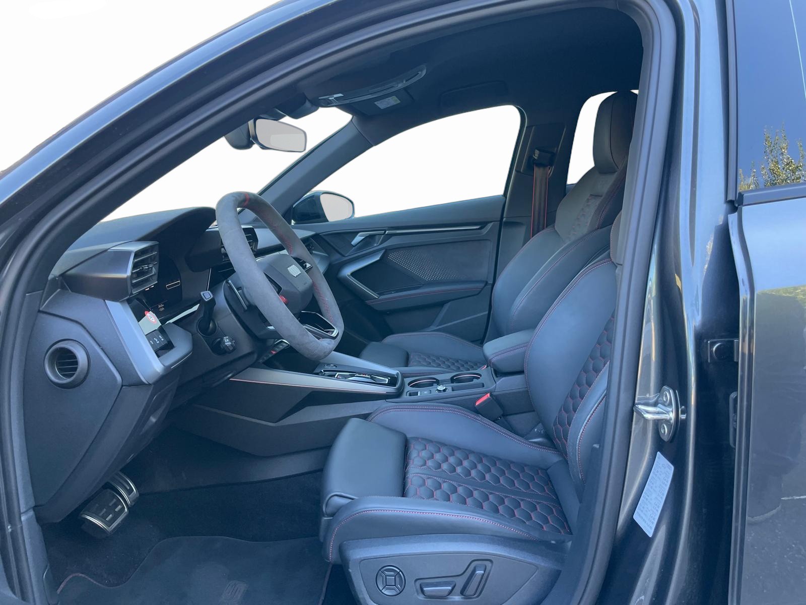 AUDI RS3 Sportback 2.5 TSI quattro S-tronic-image-4