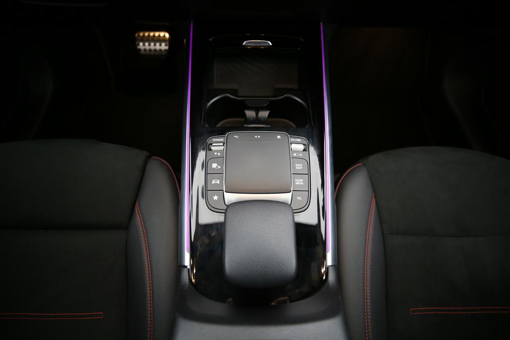 MERCEDES-BENZ GLB 250 AMG Line 4matic-image-8