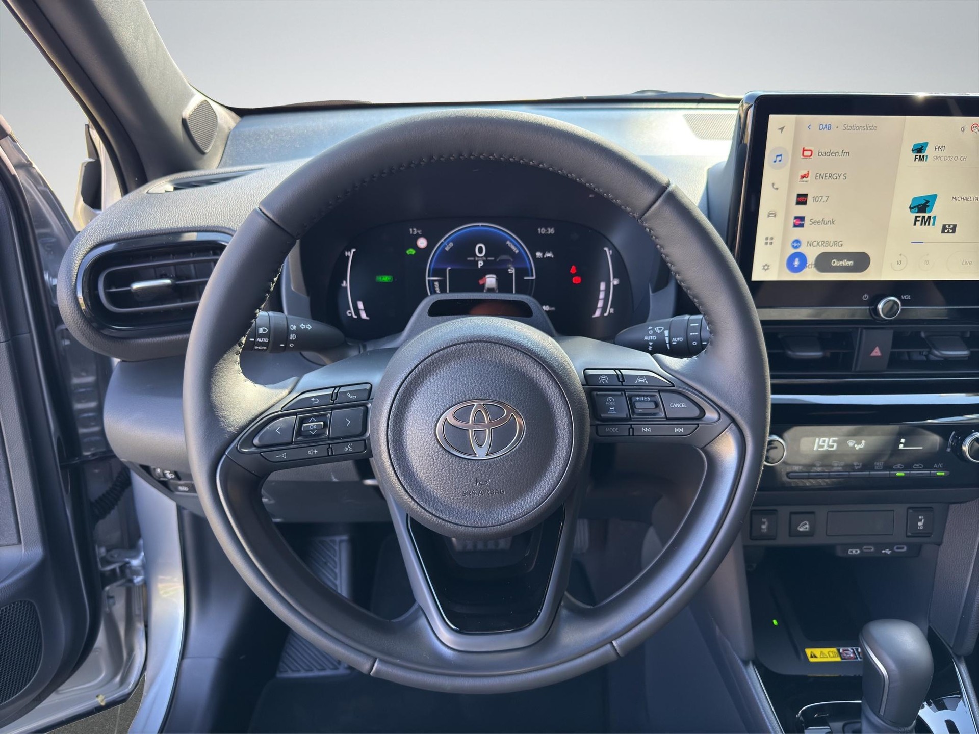 TOYOTA Yaris Cross 1.5 VVT-i HSD Trend AWD-i-image-9