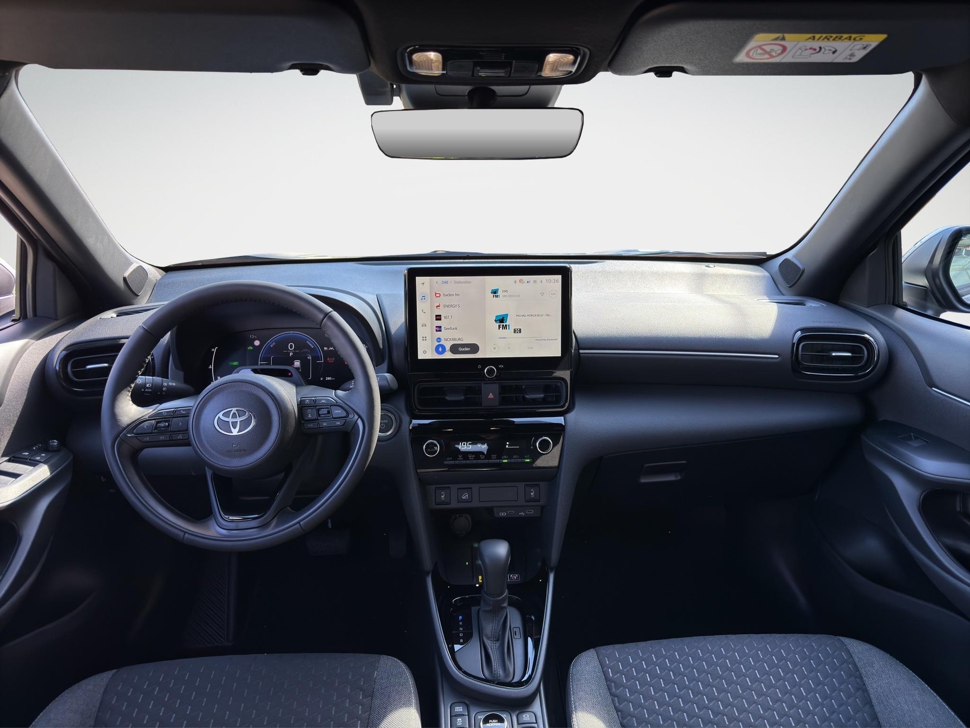 TOYOTA Yaris Cross 1.5 VVT-i HSD Trend AWD-i-image-11