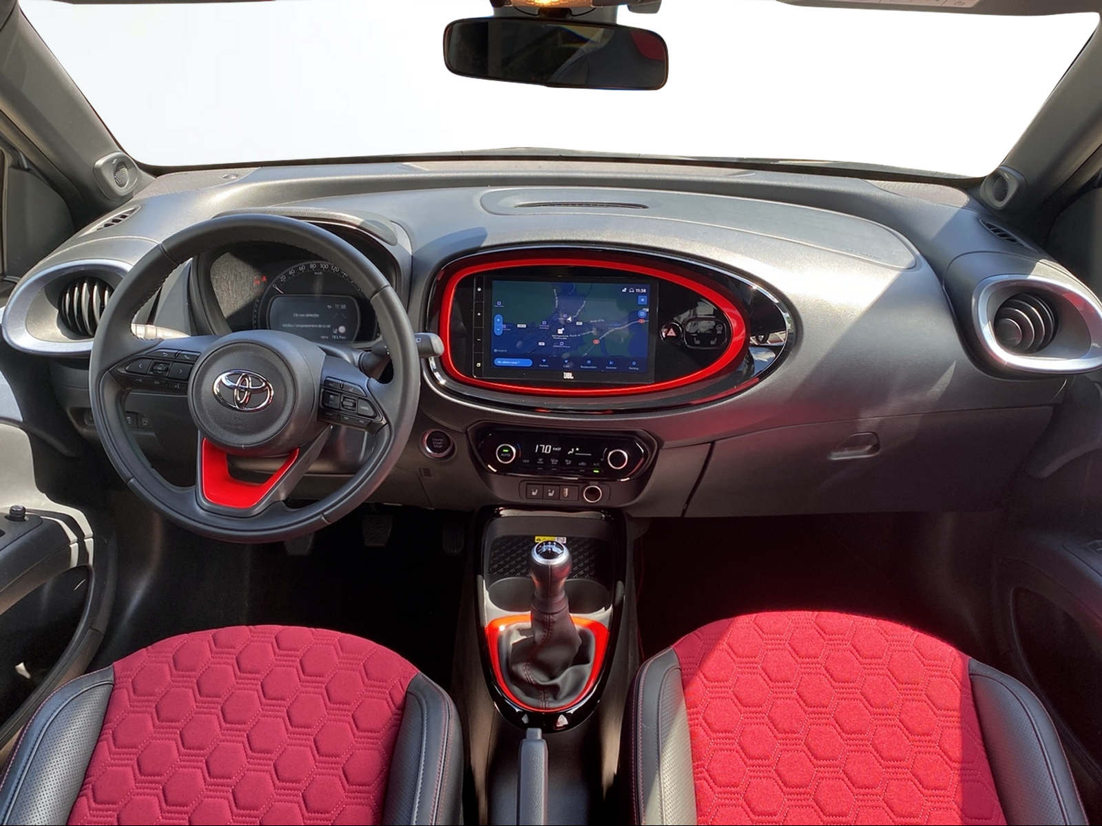 TOYOTA Aygo X 1.0 VVT-i Undercover-image-5