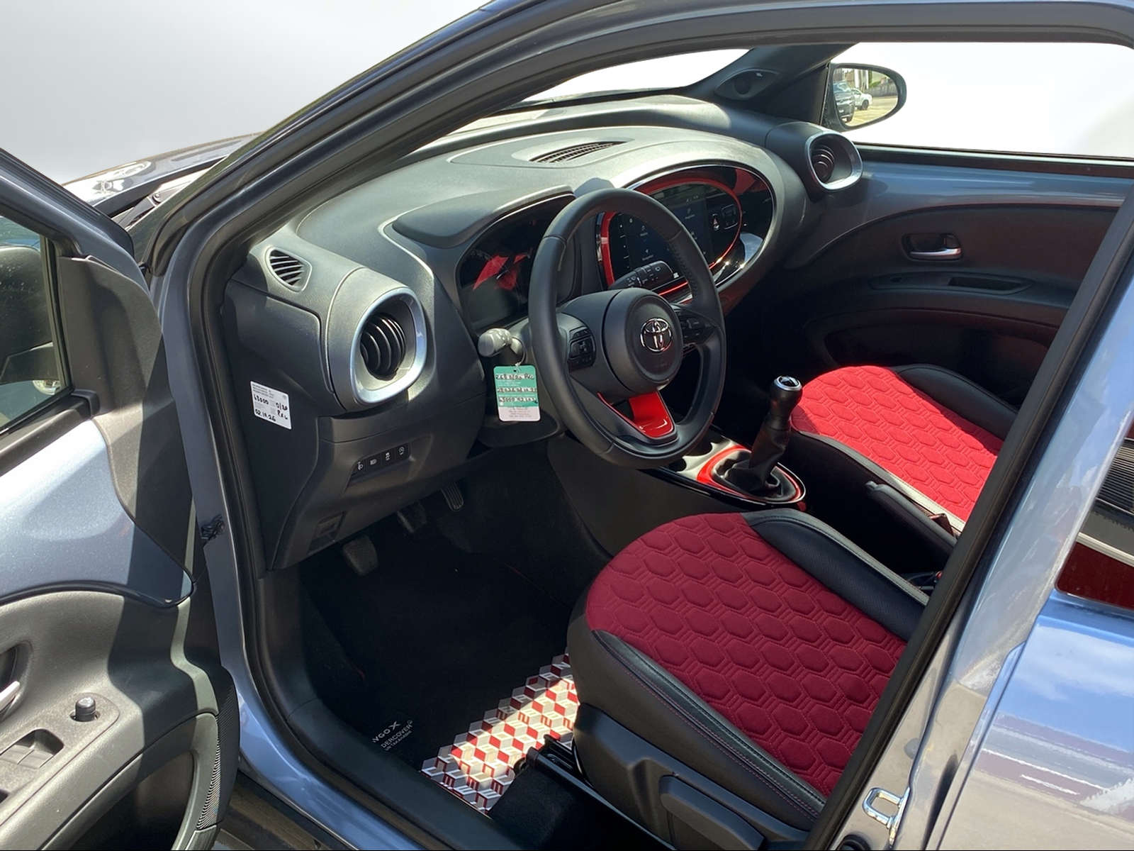 TOYOTA Aygo X 1.0 VVT-i Undercover-image-3