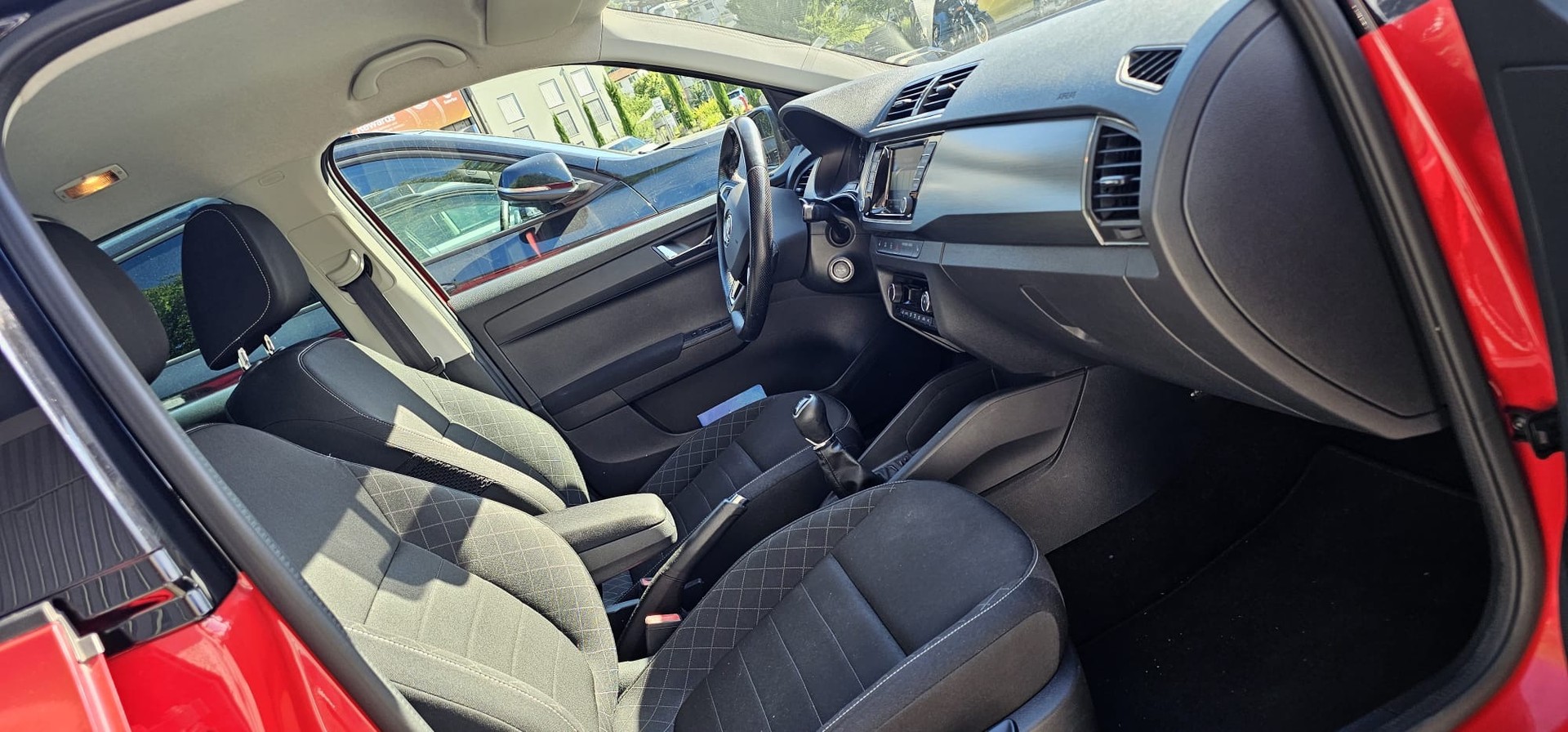 SKODA Fabia 1.4 TDI Swiss Edition-image-10