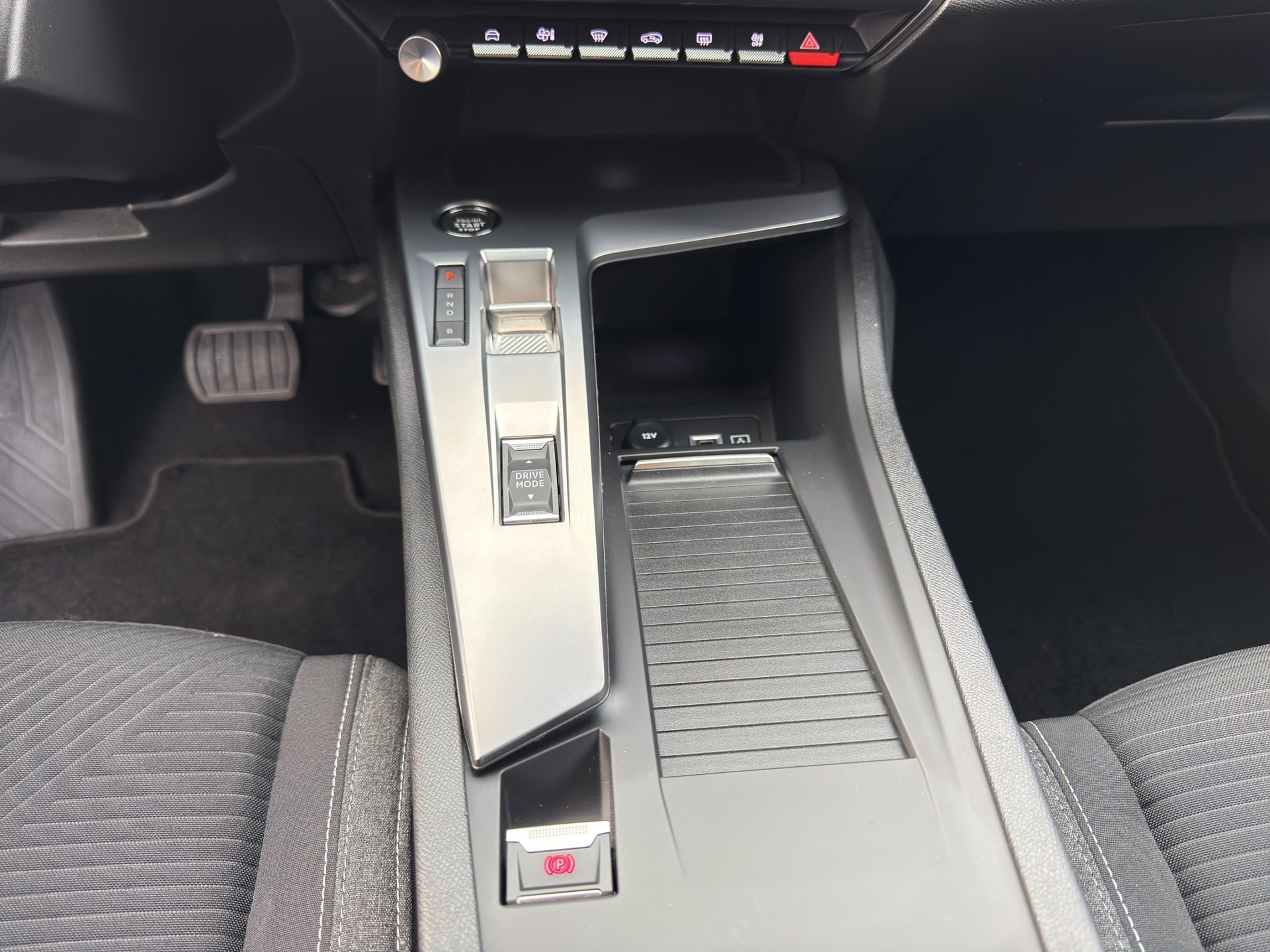 PEUGEOT 308 1.6 PHEV Active Pack-image-10