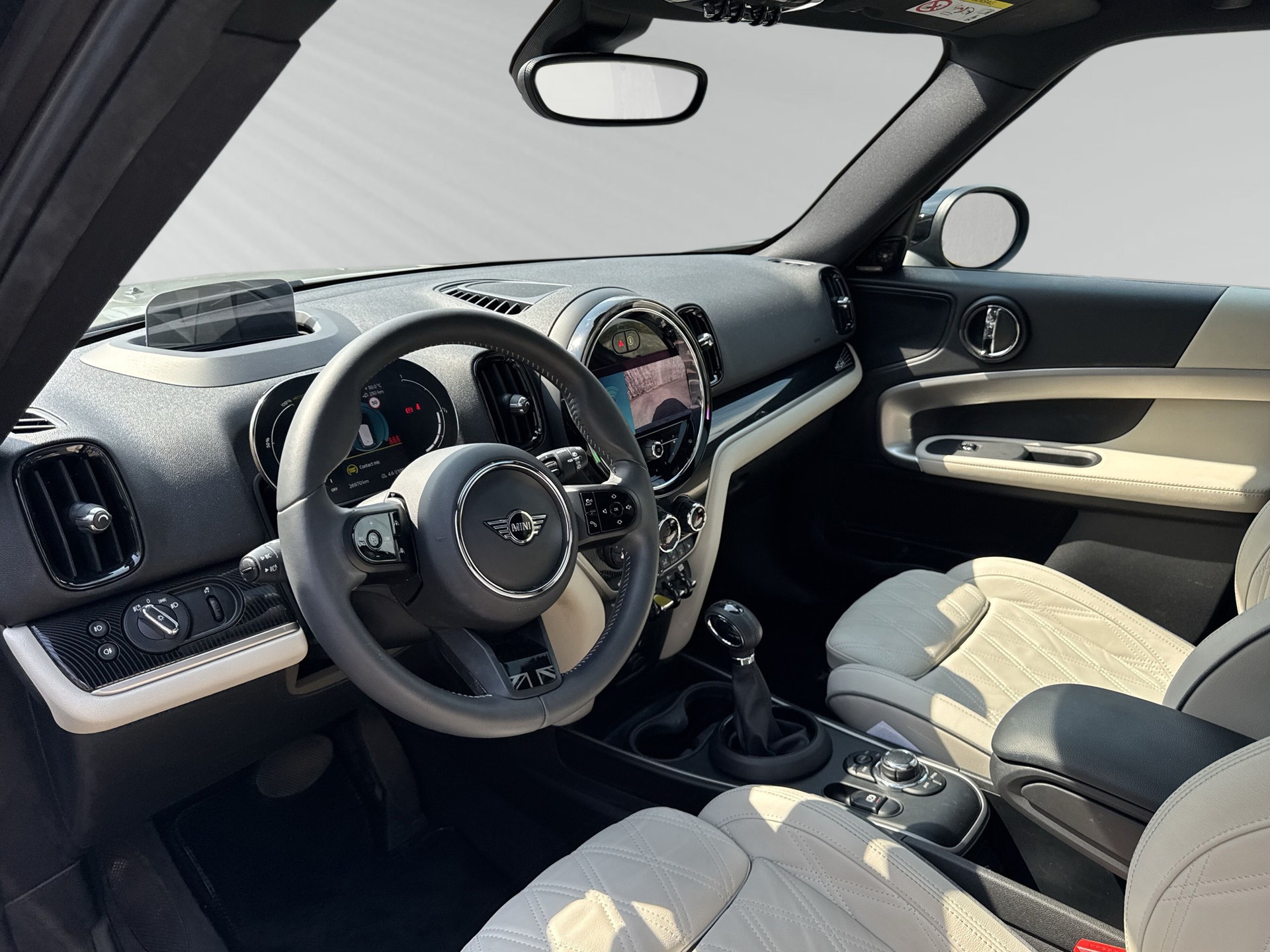 MINI Countryman Cooper SE ALL4 PHEV Steptronic-image-3
