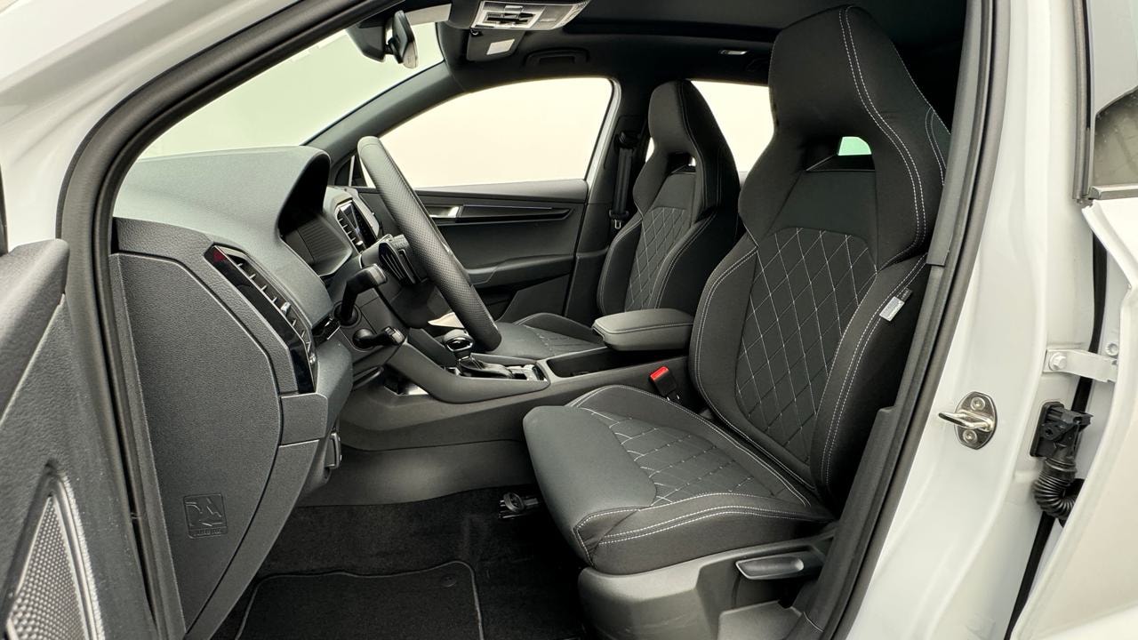 SKODA Karoq 2.0 TSI SportLine 4x4 DSG-image-4