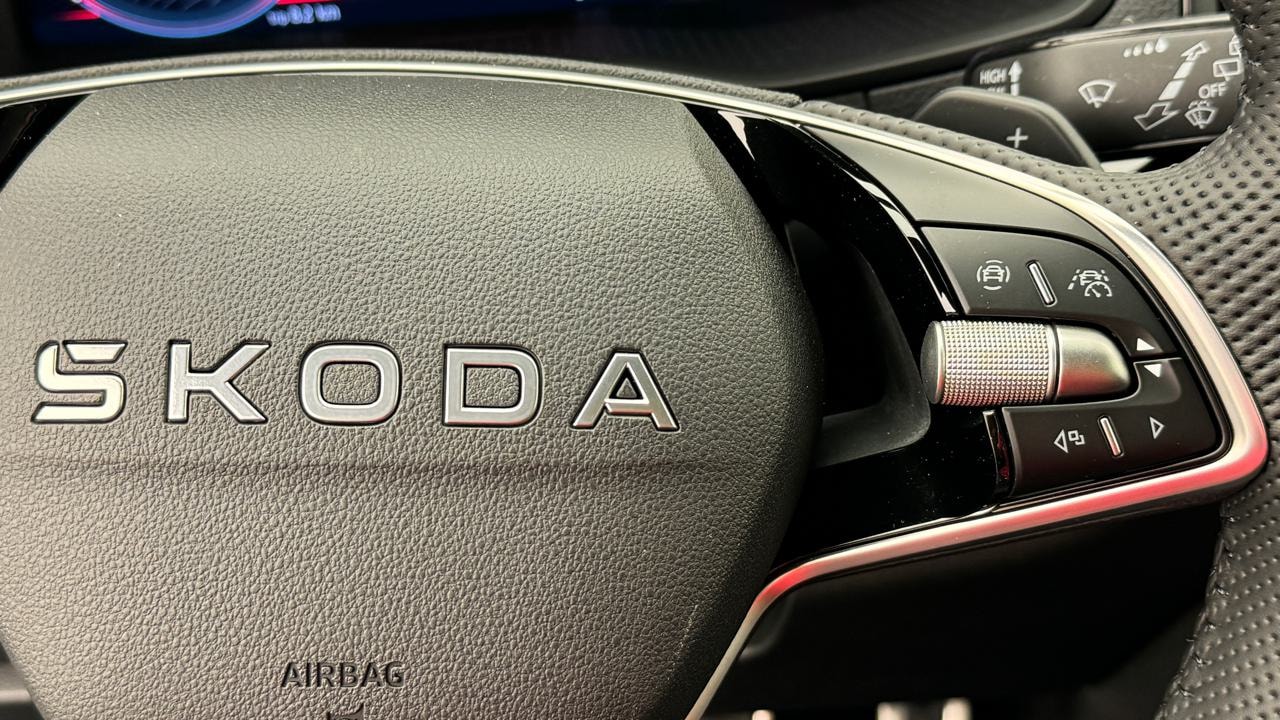 SKODA Karoq 2.0 TSI SportLine 4x4 DSG-image-9