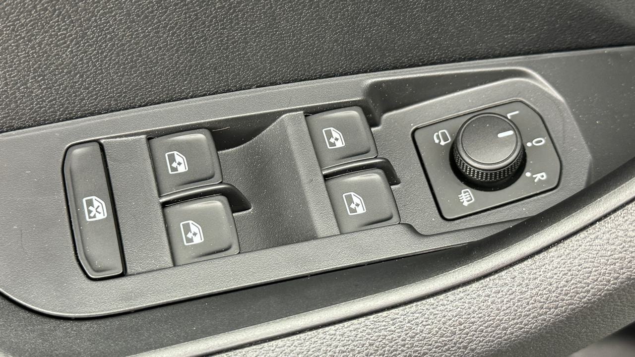 SKODA Karoq 2.0 TSI SportLine 4x4 DSG-image-8