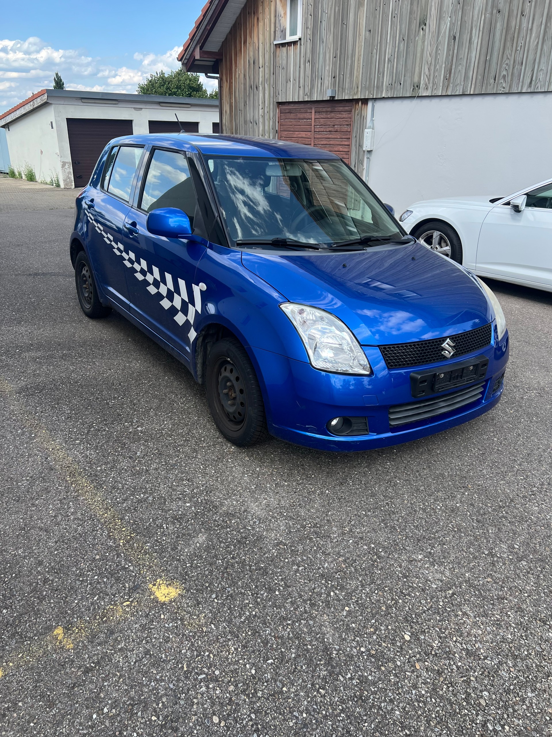 SUZUKI Swift 1.3i 16V GL Top 4x4-image-2