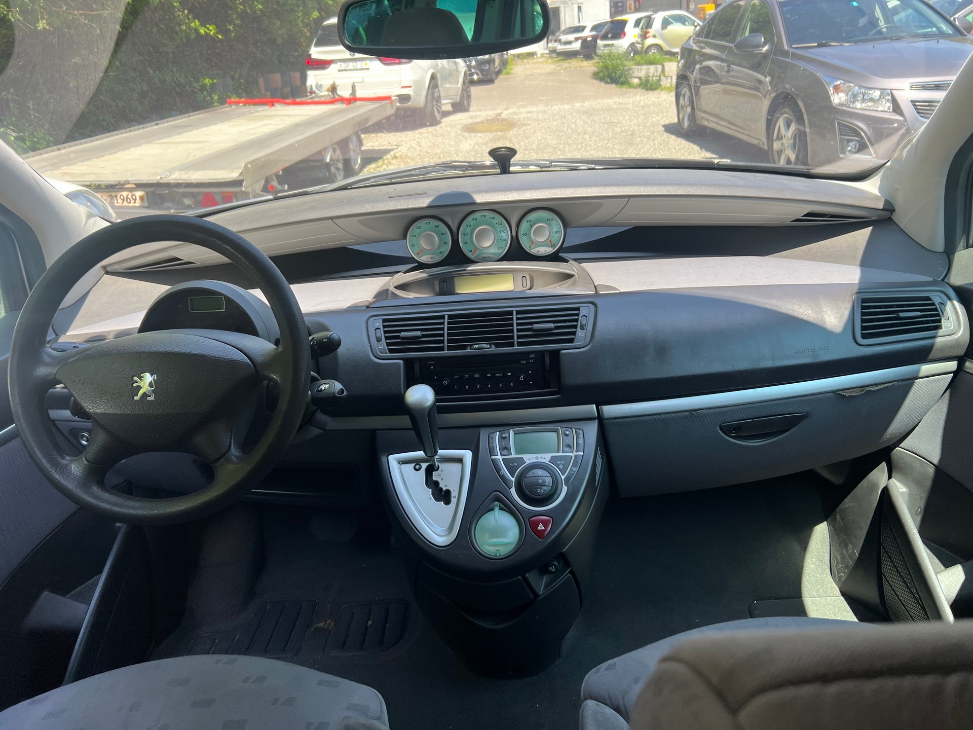 PEUGEOT 807 2.0 16V ST-image-9