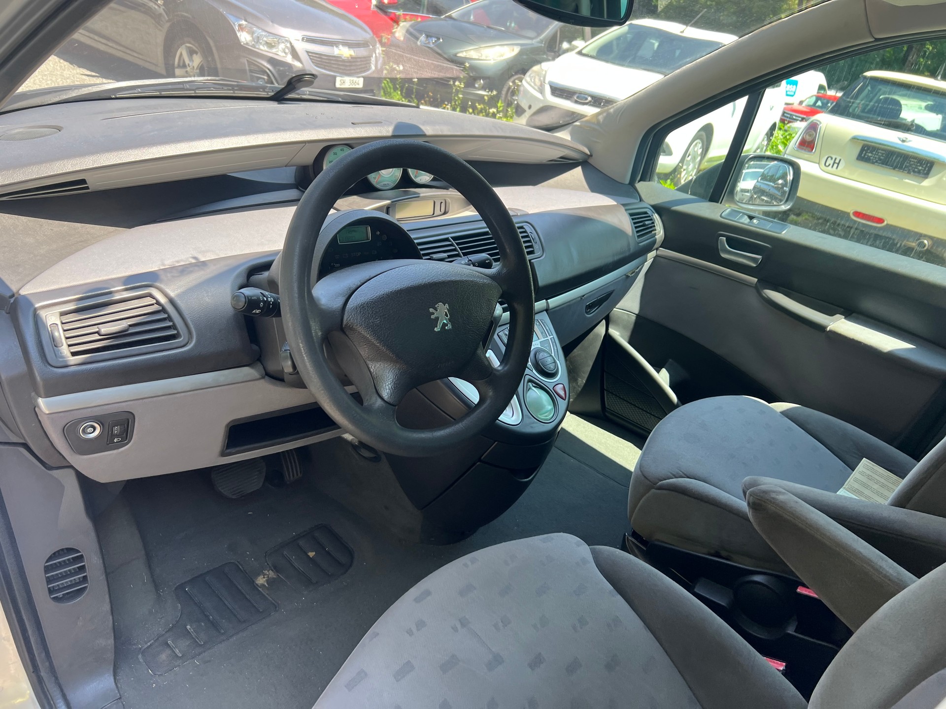 PEUGEOT 807 2.0 16V ST-image-8