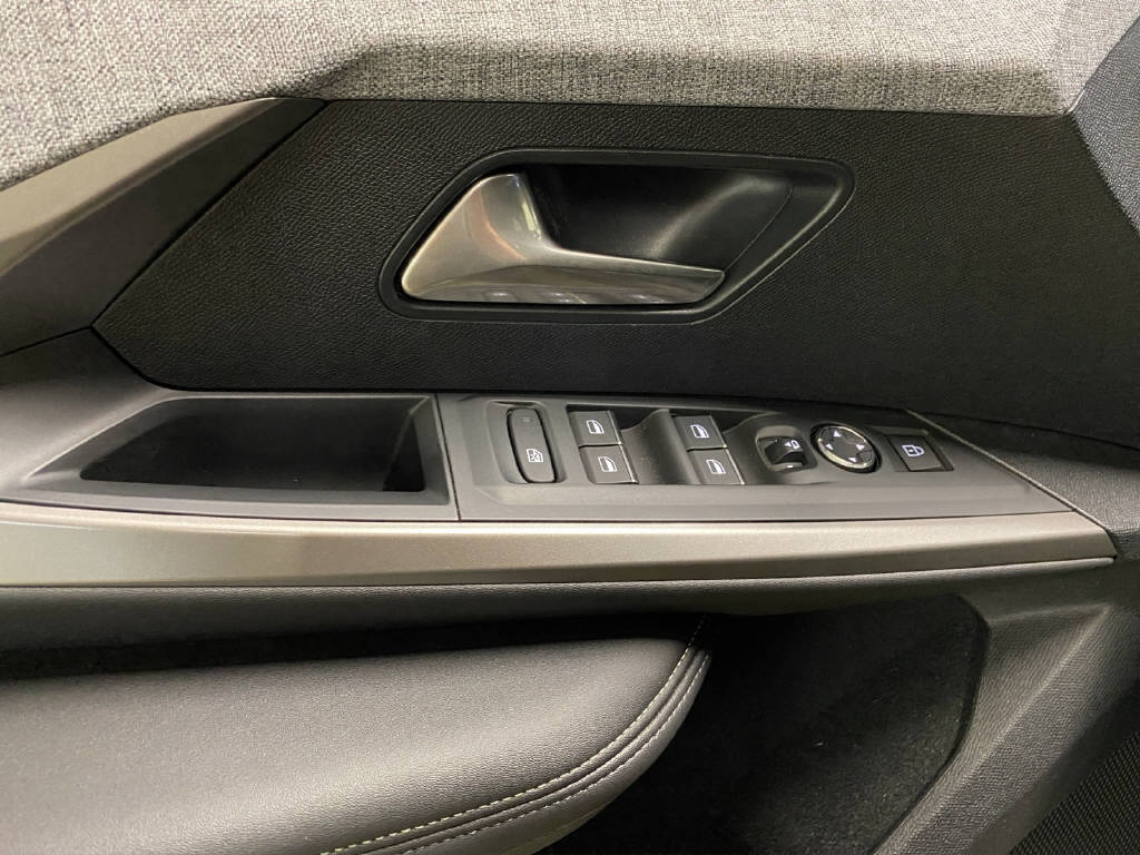 PEUGEOT 5008 1.6 PHEV GT-image-11