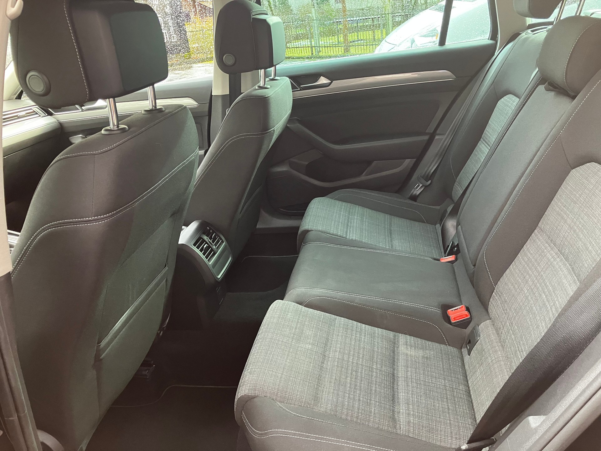 VW Passat 2.0 TDI BMT Business DSG-image-10