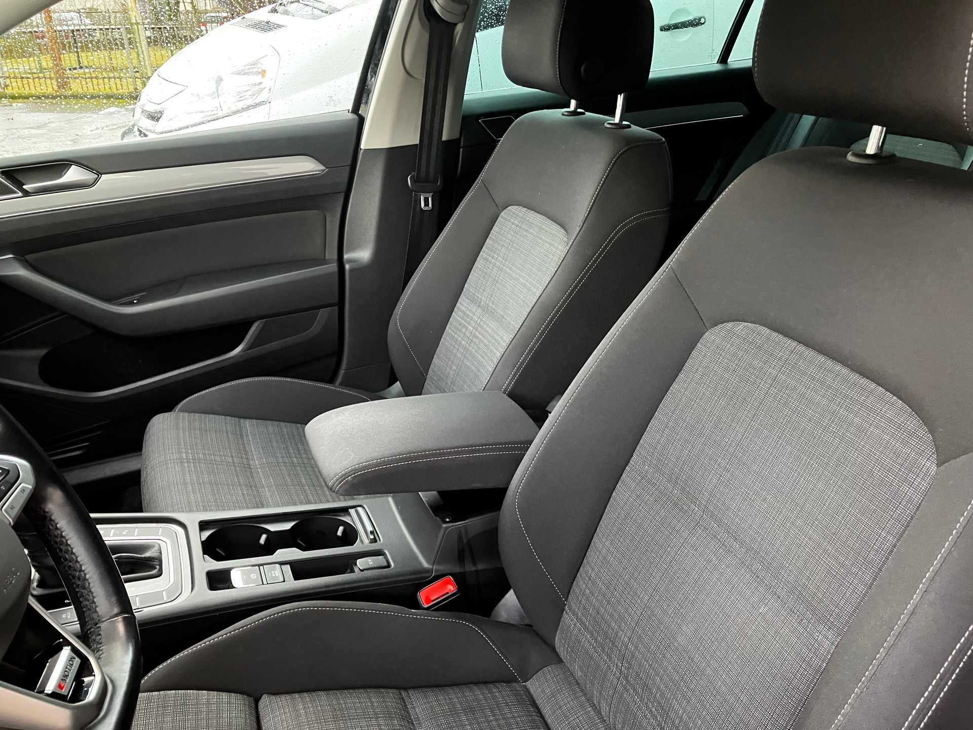 VW Passat 2.0 TDI BMT Business DSG-image-5