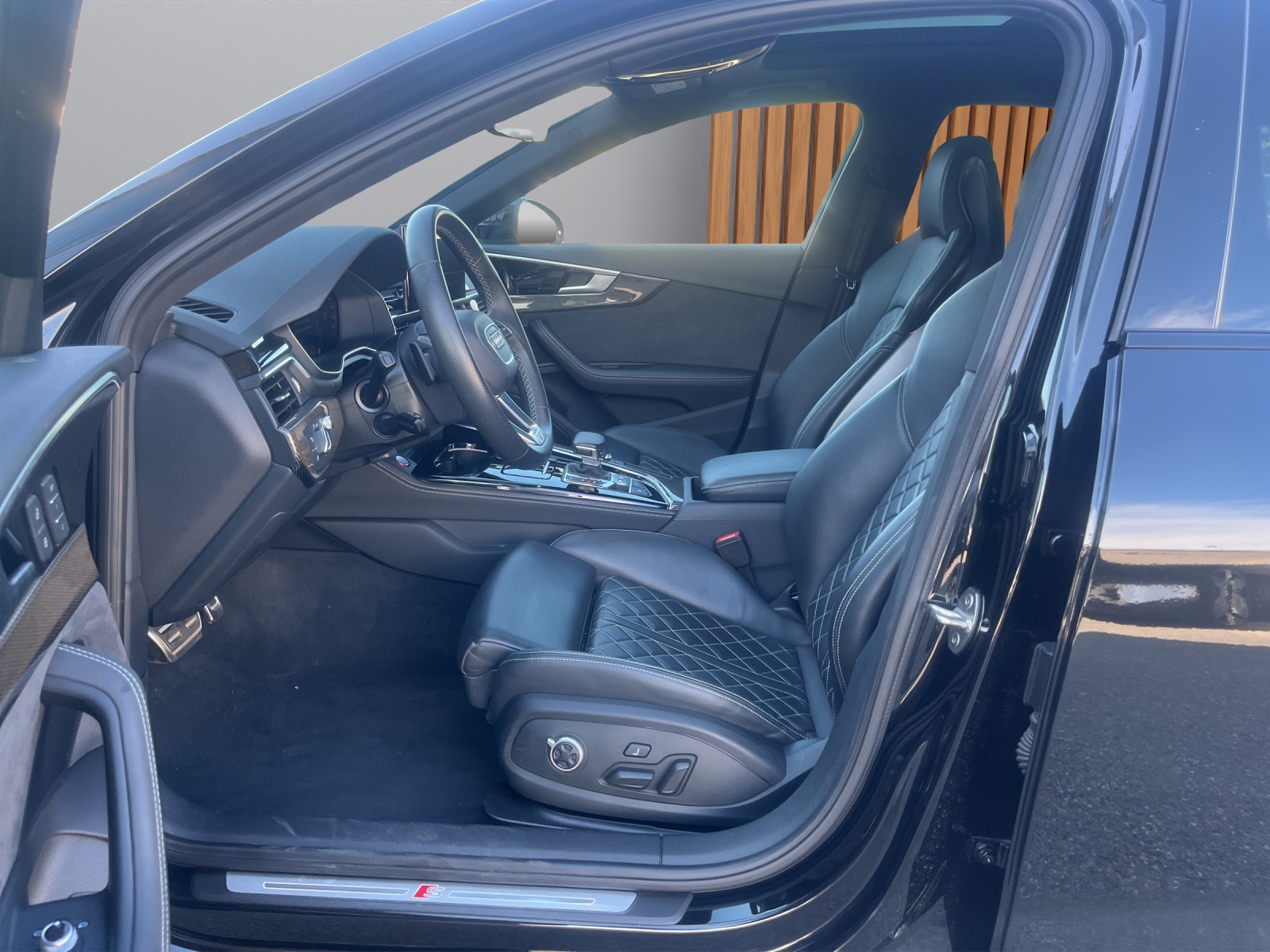 AUDI S4 Avant 3.0 V6 TDI quattro T-Tronic-image-8