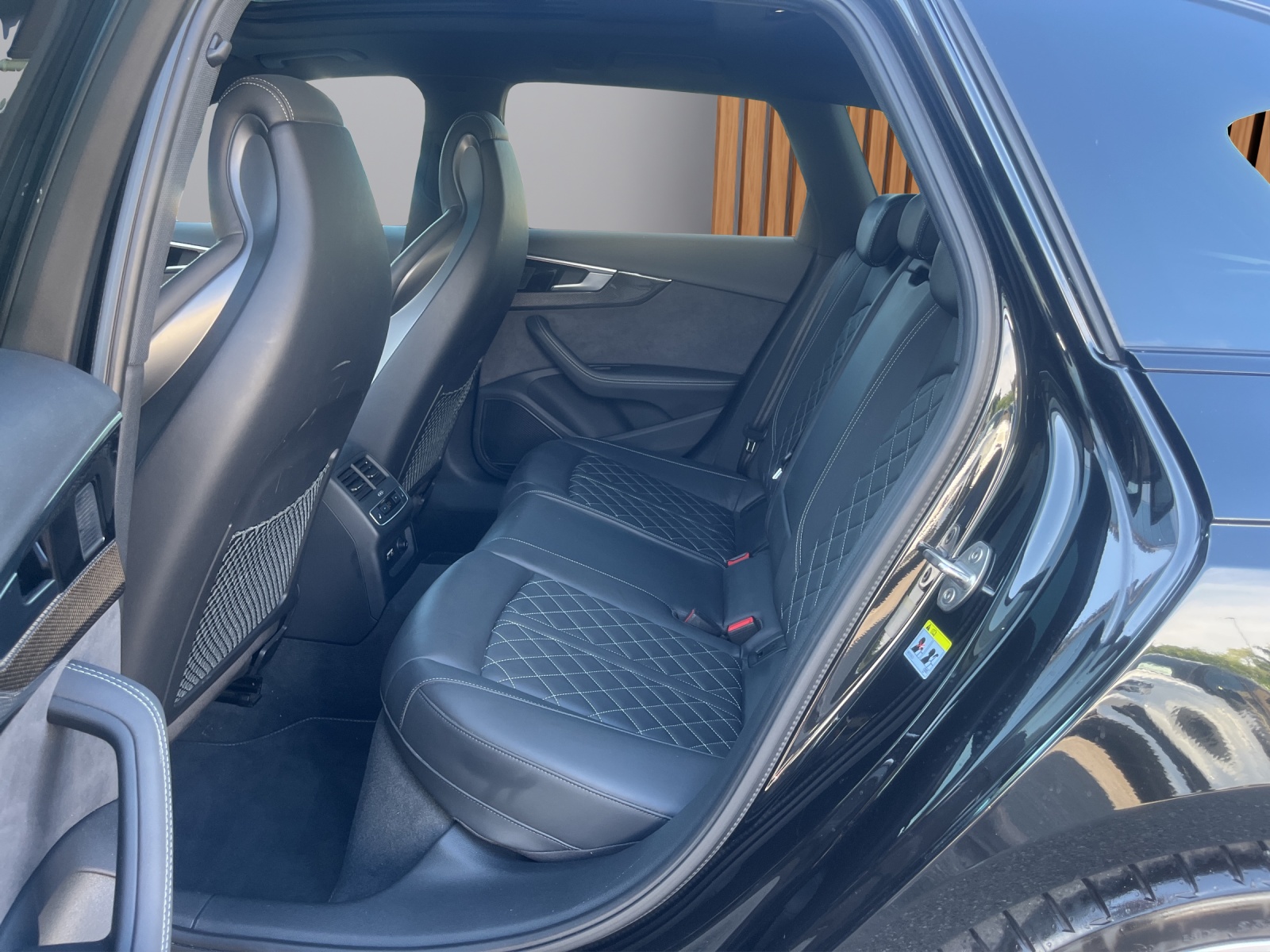 AUDI S4 Avant 3.0 V6 TDI quattro T-Tronic-image-9