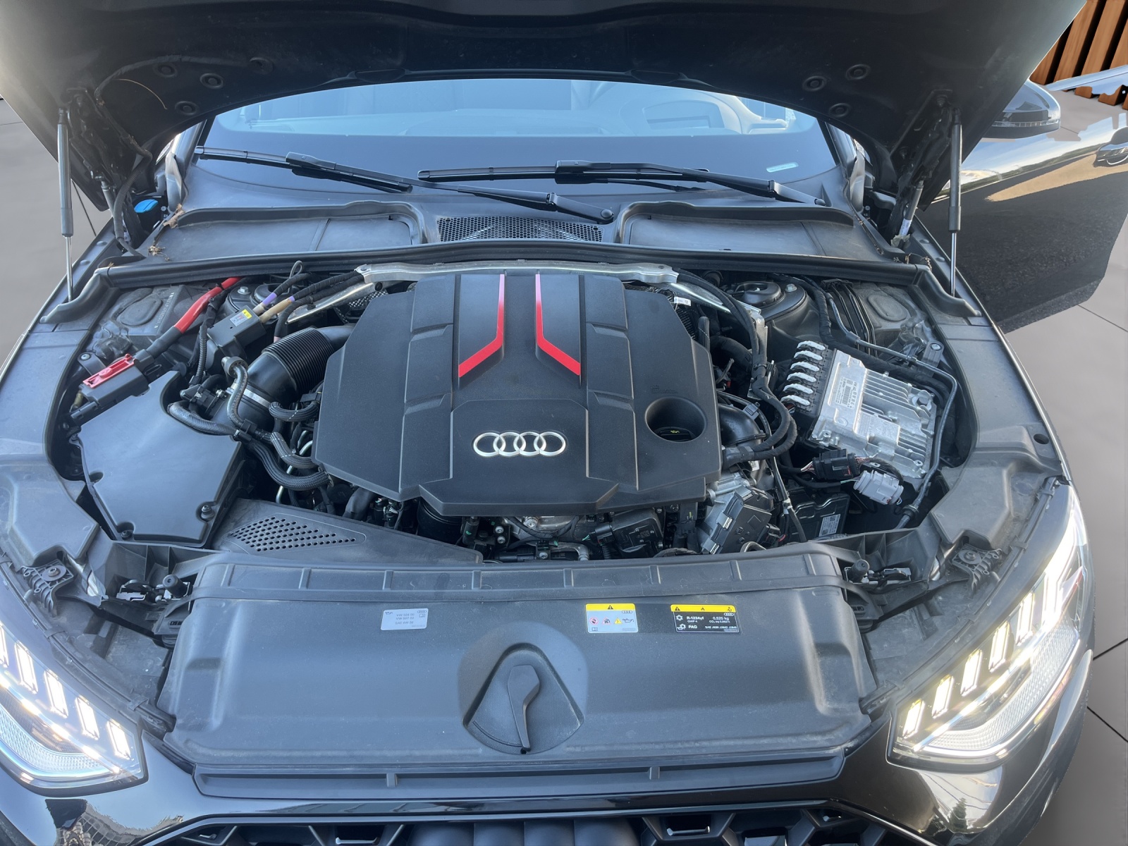 AUDI S4 Avant 3.0 V6 TDI quattro T-Tronic-image-21