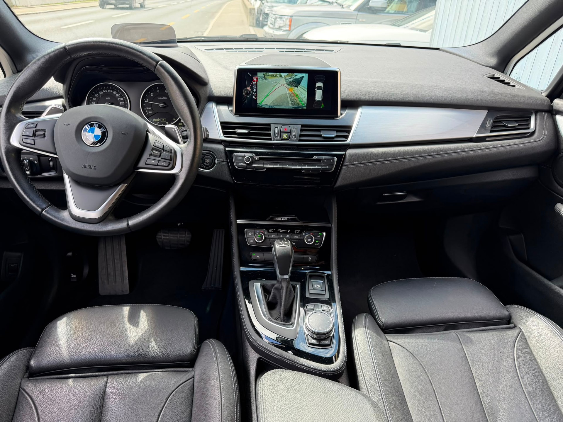 BMW 225i Active Tourer Sport Line Steptronic-image-10