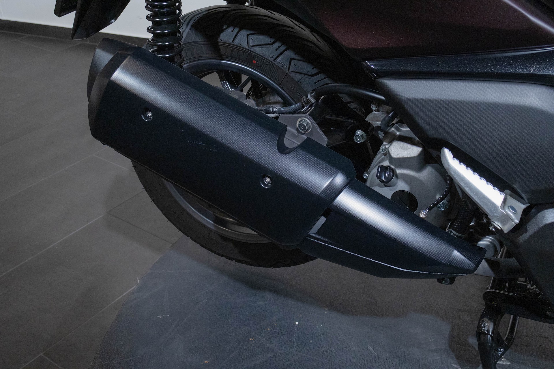YAMAHA XMAX 300 Tech MAX-image-12