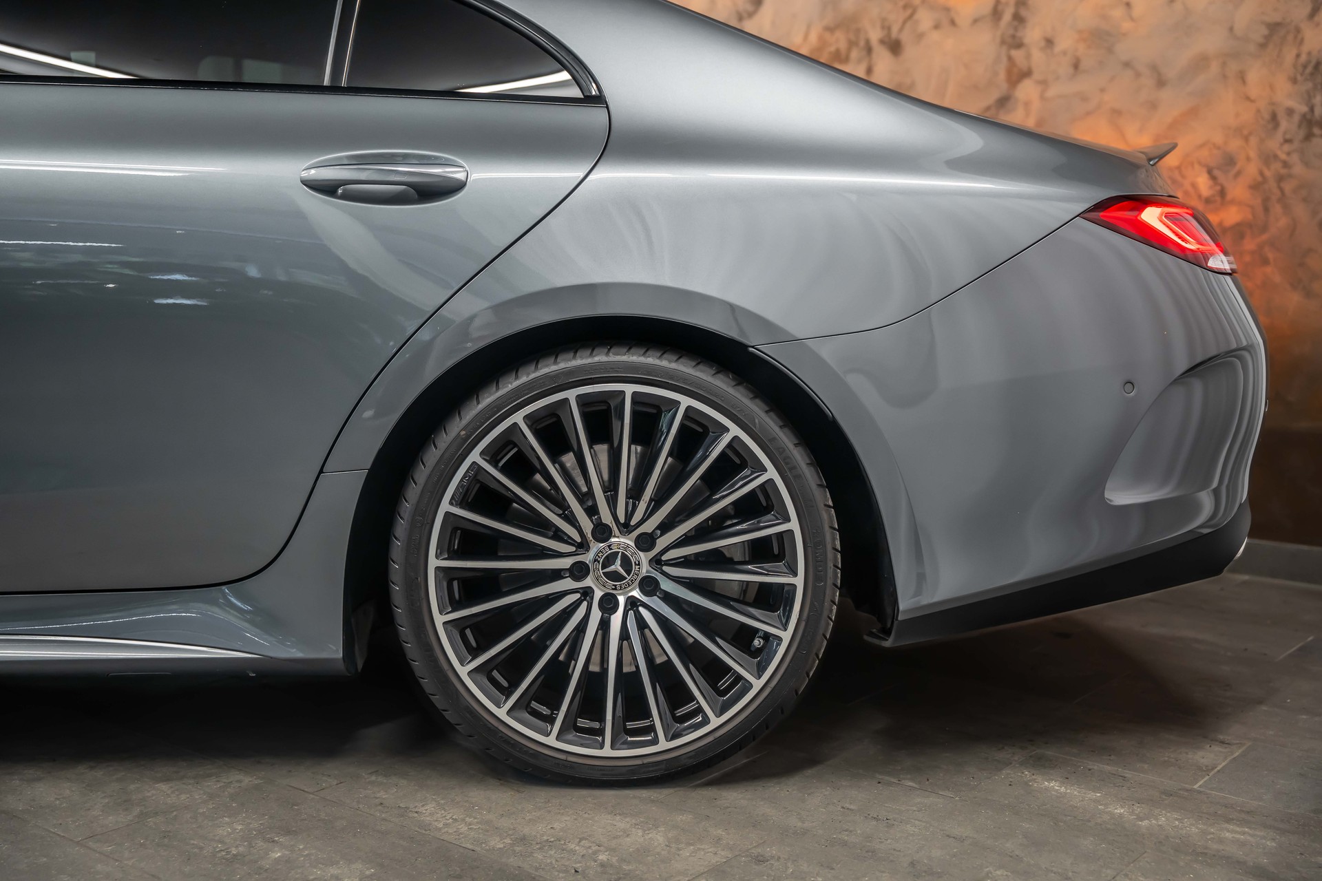 MERCEDES-BENZ CLS 450 4Matic AMG Line 9G-Tronic *Facelift*Panorama*Head-Up*Sitzkühlung*360°*-image-5
