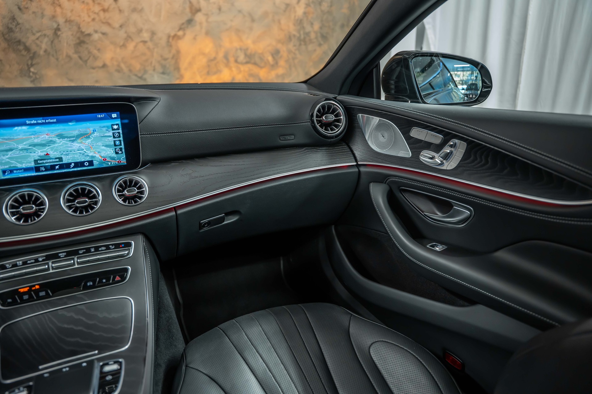 MERCEDES-BENZ CLS 450 4Matic AMG Line 9G-Tronic *Facelift*Panorama*Head-Up*Sitzkühlung*360°*-image-24
