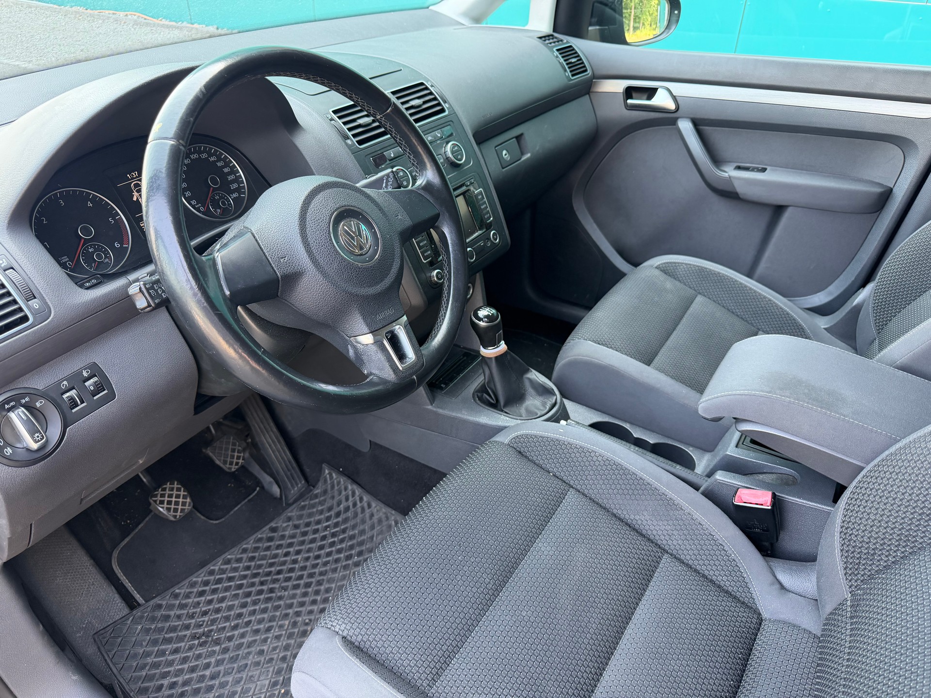 VW Touran 2.0 TDI Comfortline-image-8