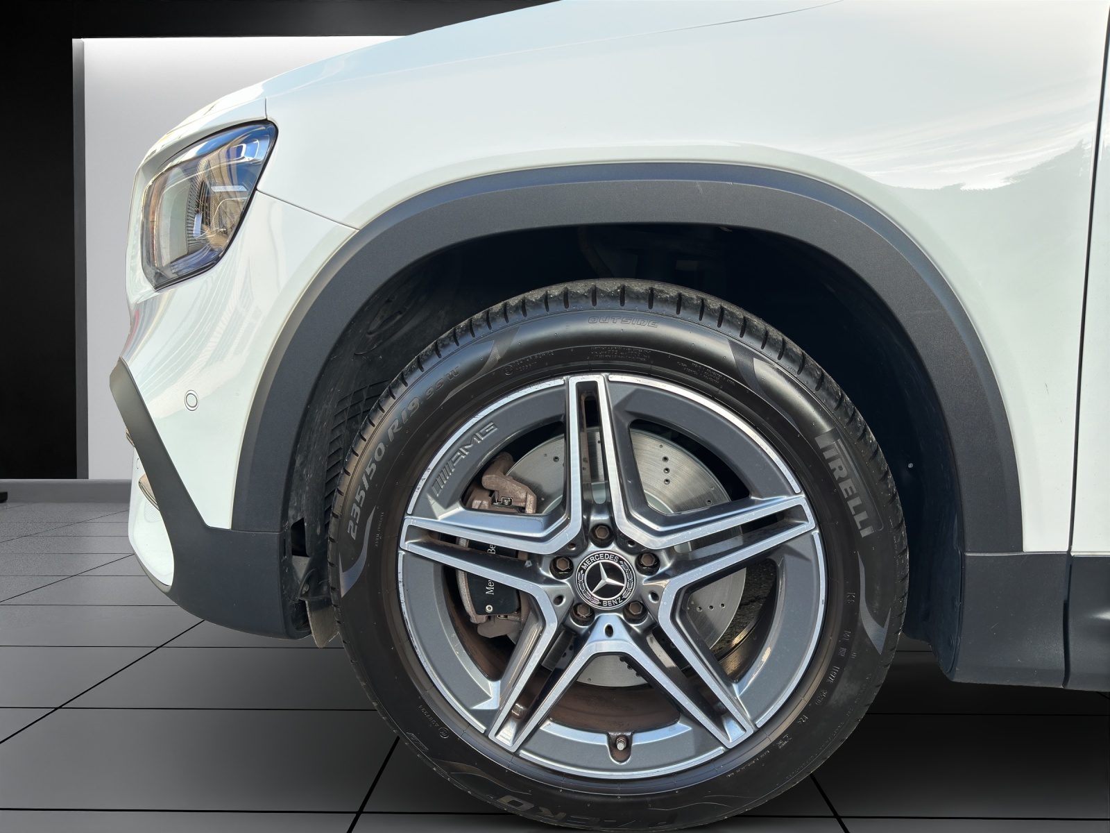 MERCEDES-BENZ GLB 250 4Matic AMG Line 8G-Tronic-image-5