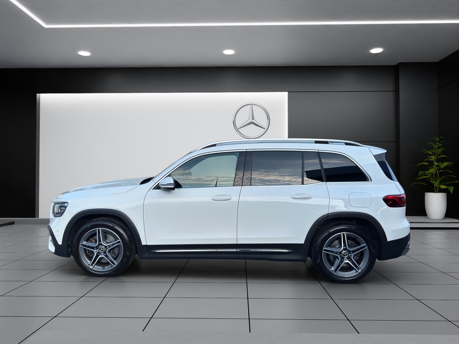 MERCEDES-BENZ GLB 250 4Matic AMG Line 8G-Tronic-image-2