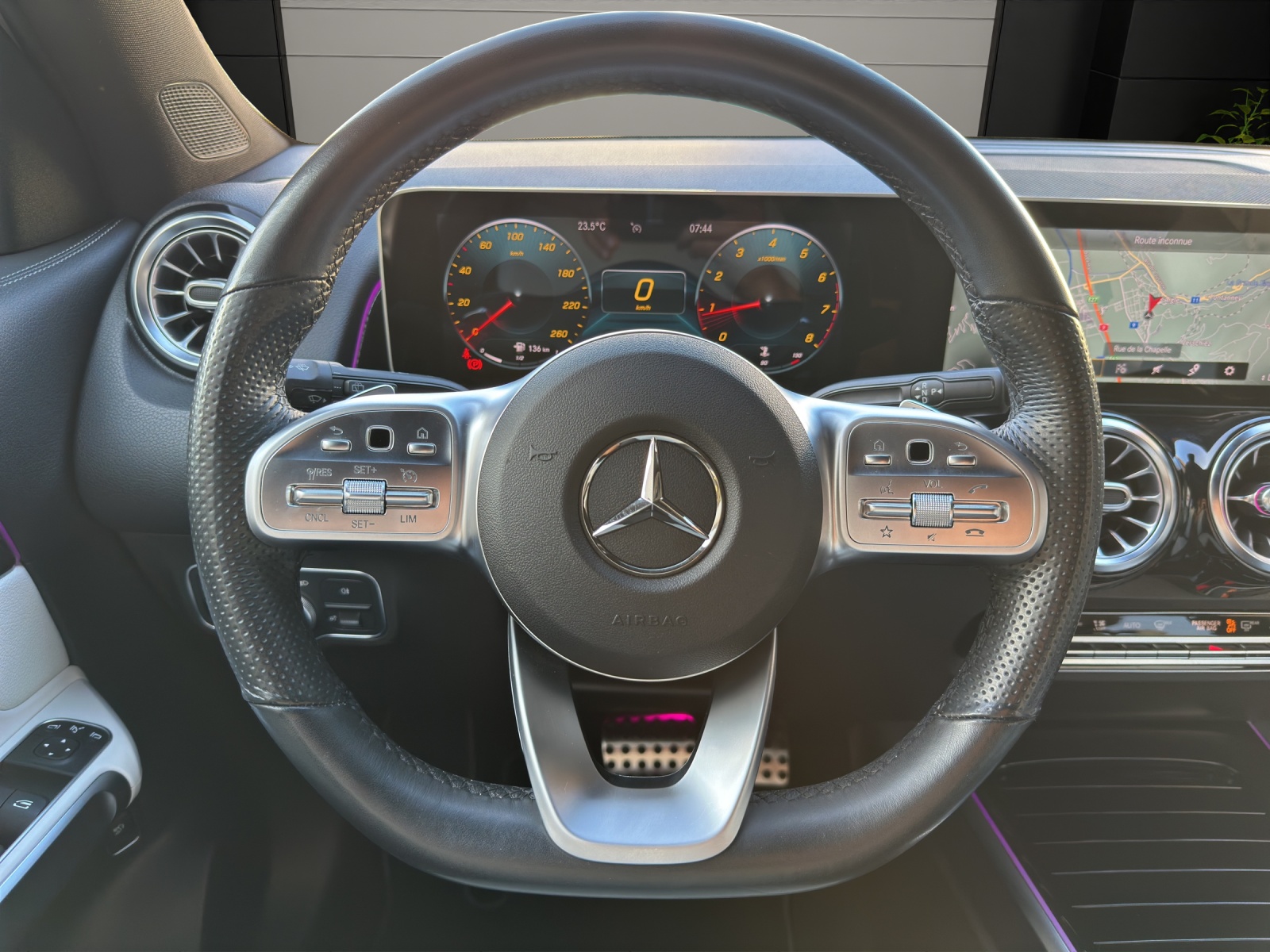 MERCEDES-BENZ GLB 250 4Matic AMG Line 8G-Tronic-image-10