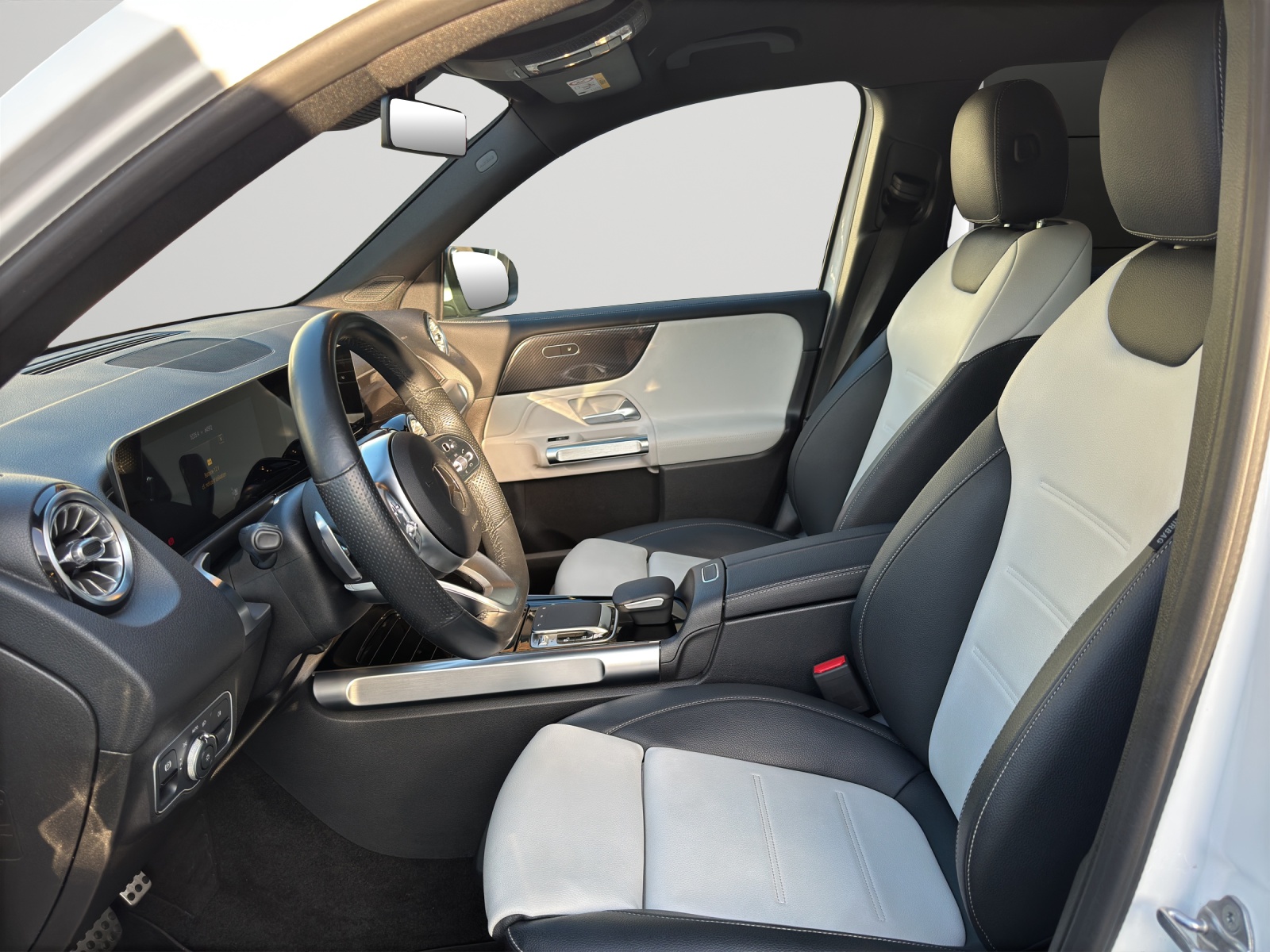 MERCEDES-BENZ GLB 250 4Matic AMG Line 8G-Tronic-image-6